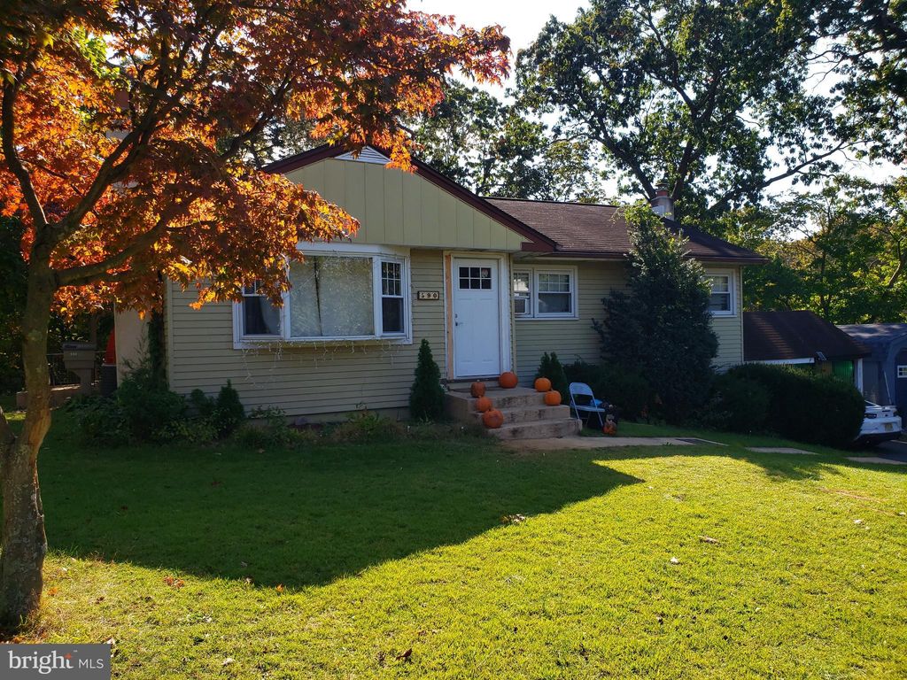 590 Mohawk Ave, Clementon, NJ 08021