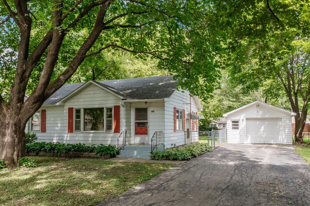 406 1st St, Delavan, WI 53115