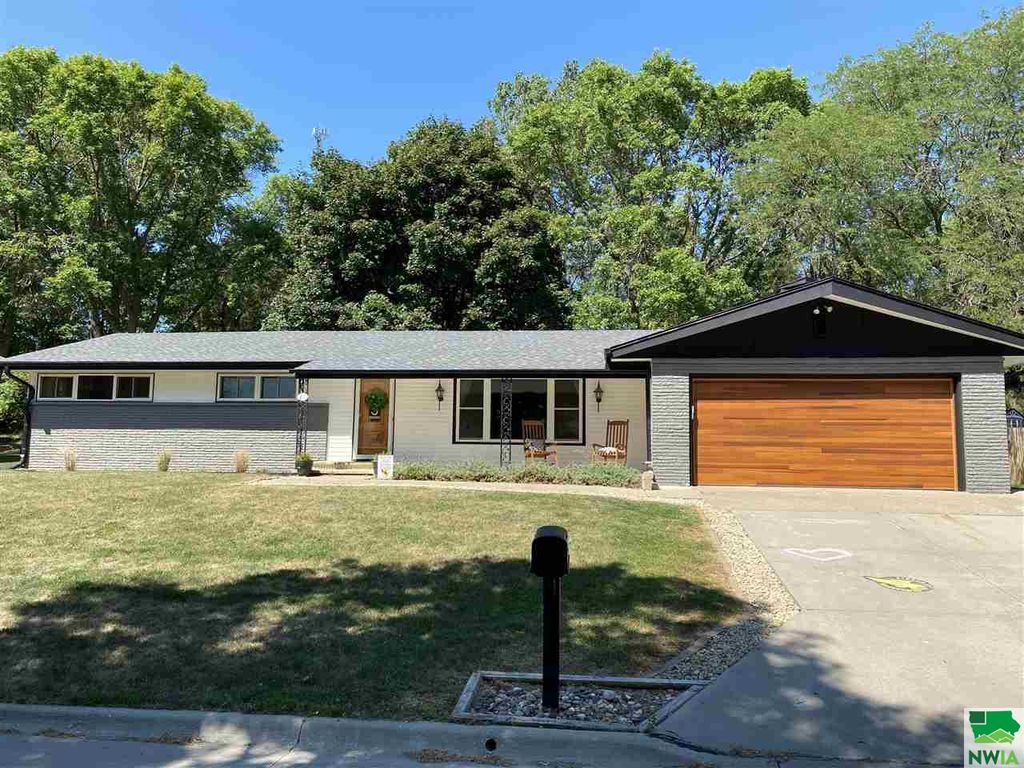 211 N Hillcrest Ave, Hinton, IA 51024 Trulia