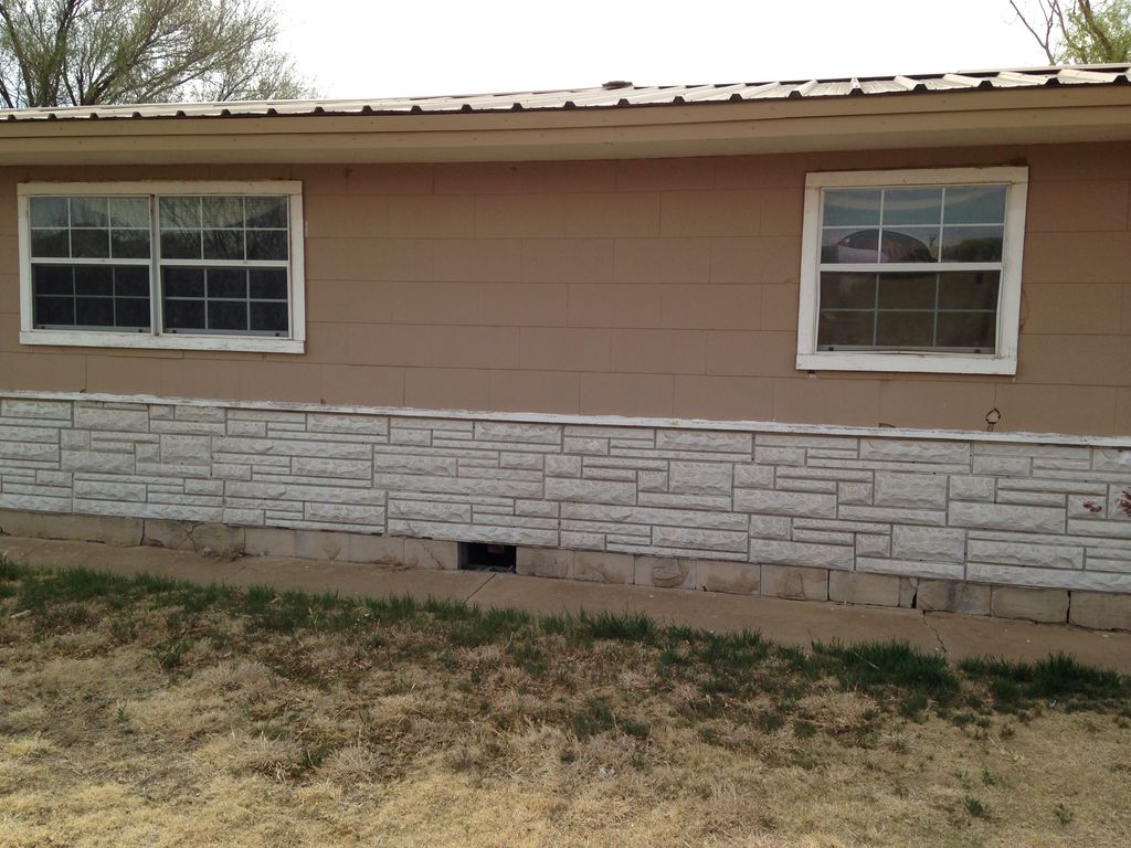 201 E 2nd St, Kress, TX 79052