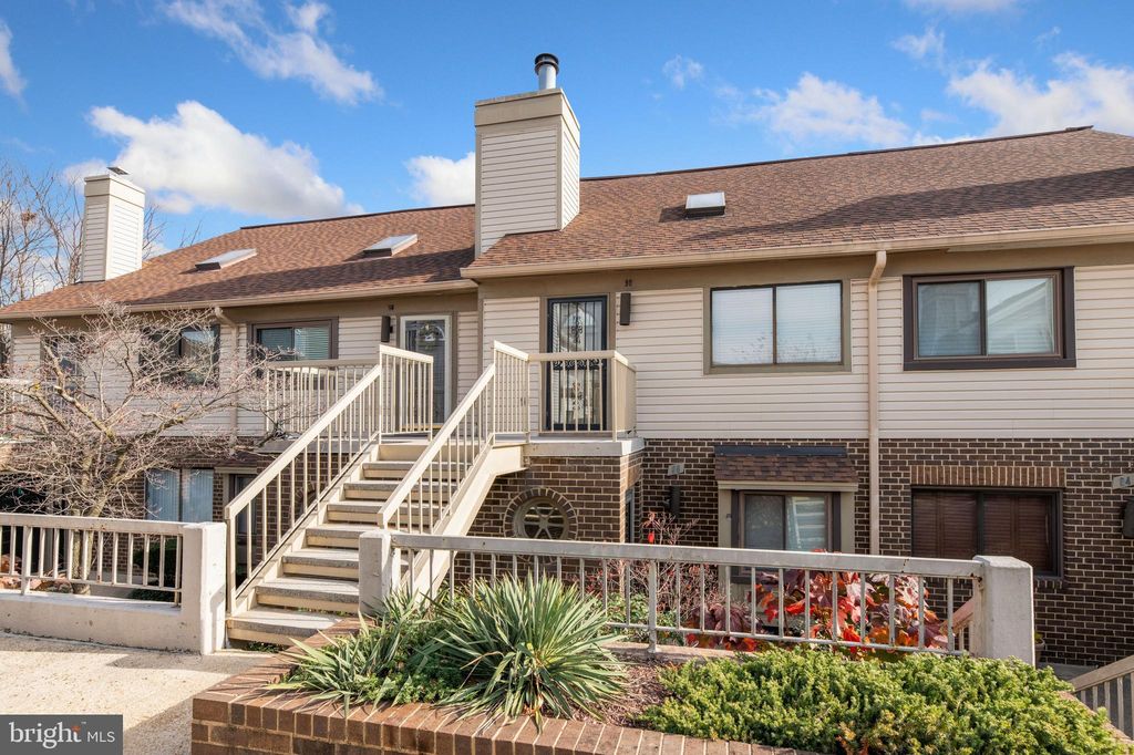 90 Hawthorne Ct NE #90, Washington, DC 20017