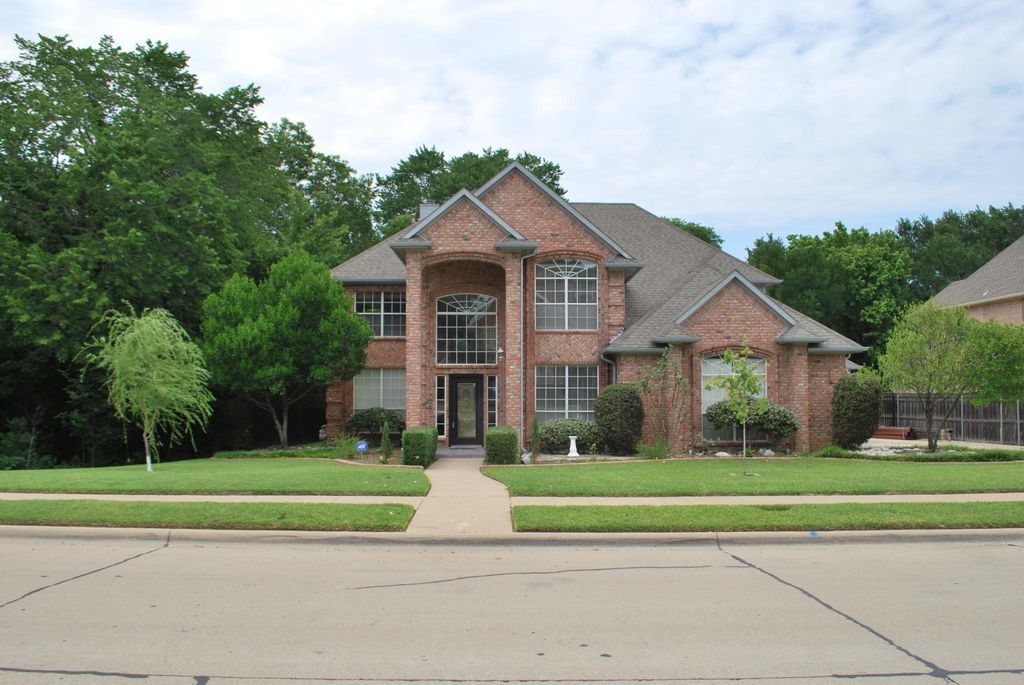 110 Mill Valley Dr, Colleyville, TX 76034