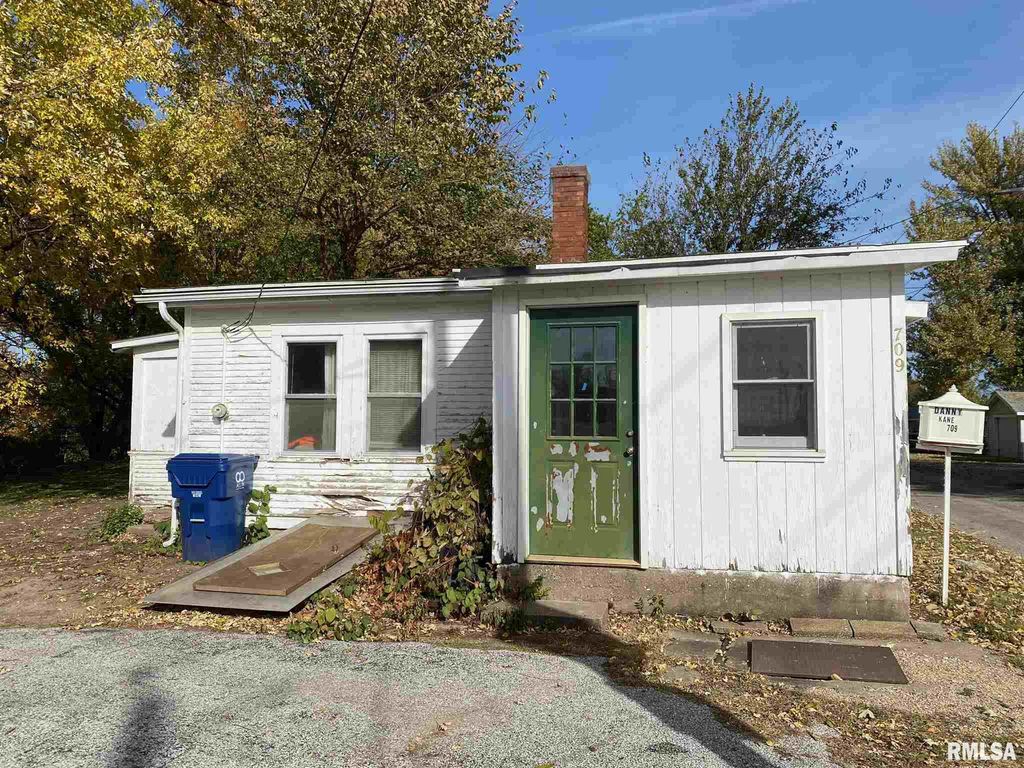 709 28th 1/2 St, Bettendorf, IA 52722
