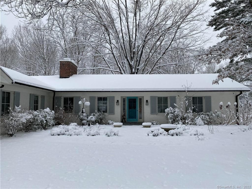 585 Hoydens Ln, Fairfield, CT 06824
