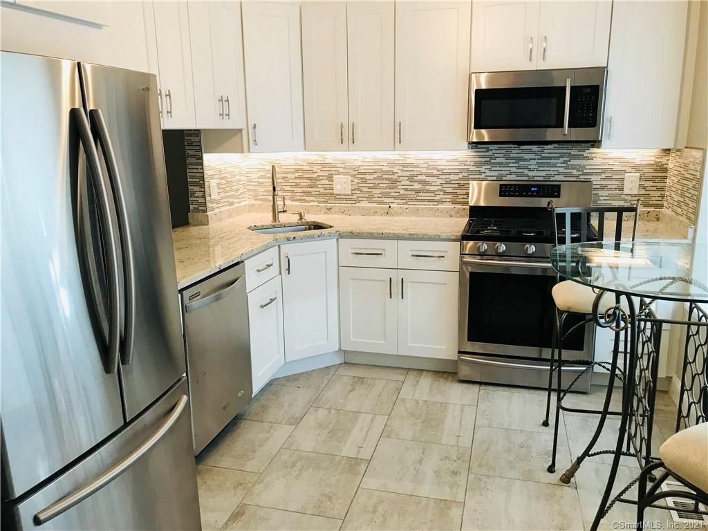 14 Robin Brook Dr #14, Newington, CT 06111