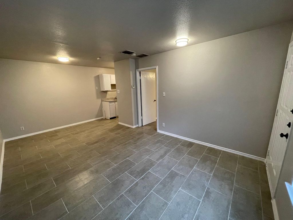 703 W Summit Ave #3, San Antonio, TX 78212