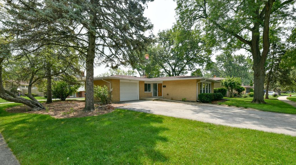 1291 Phoenix Dr, Des Plaines, IL 60018
