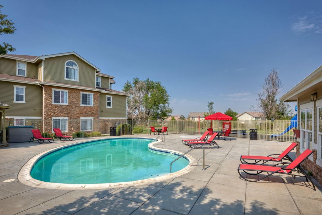 445 Helena Ct, Aurora, CO 80011