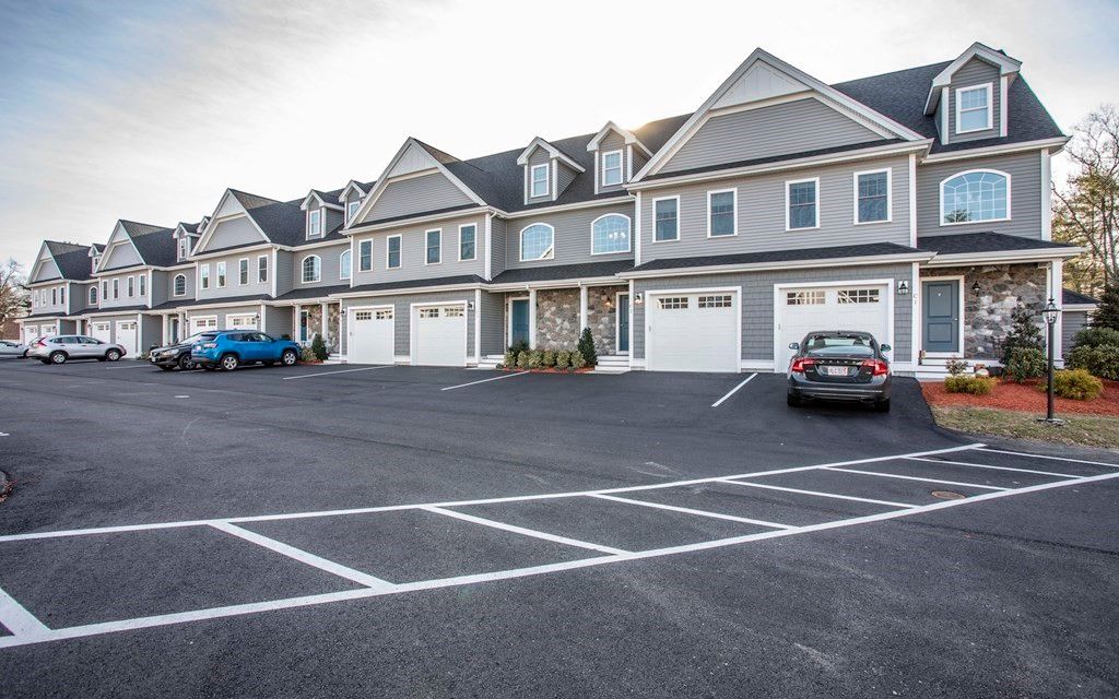 70-14 Lebaron Blvd, Lakeville, MA 02347