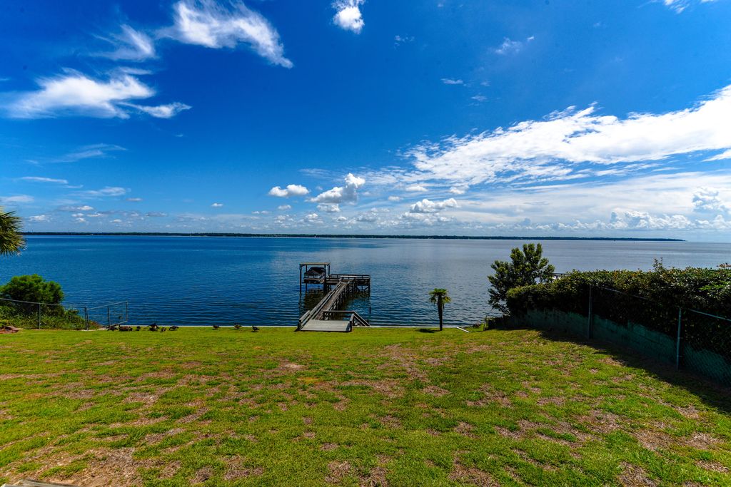 107 Green St, Santee, SC 29142