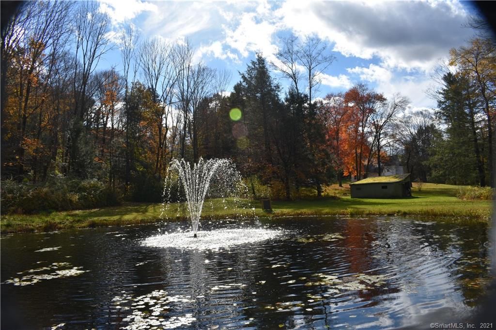 1863 S Britain Rd, Southbury, CT 06488