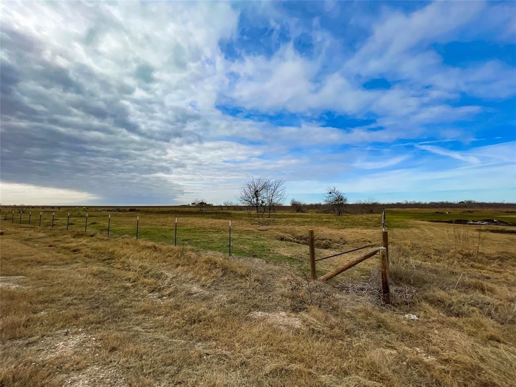 306 County Road 461, Coupland, TX 78615