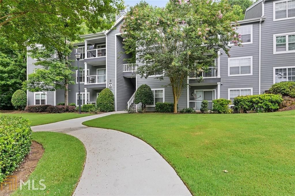 New Apartments Off South Fulton Parkway with Modern Garage