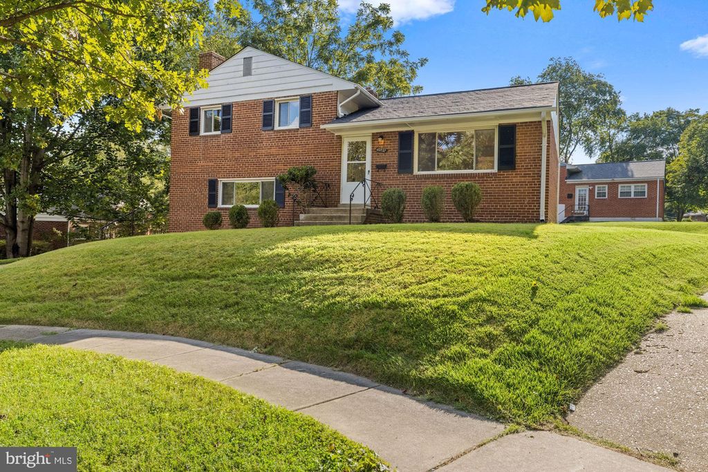 12202 Nordlie Dr, Rockville, MD 20852