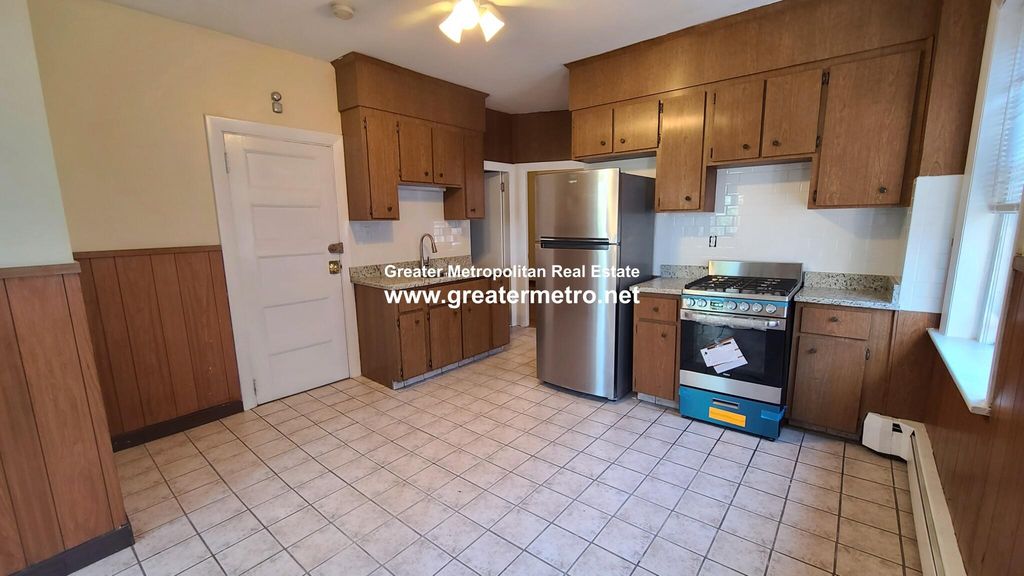 75 Charter St #4, Boston, MA 02113
