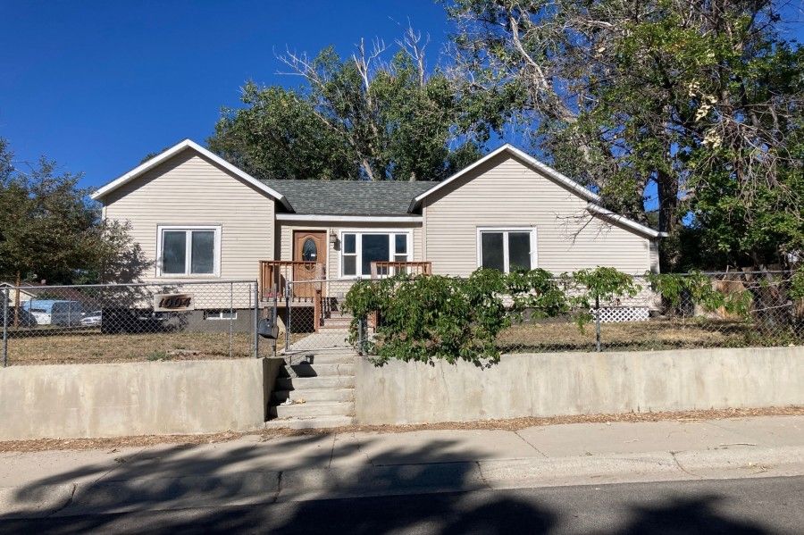 1004 9th St, Rawlins, WY 82301