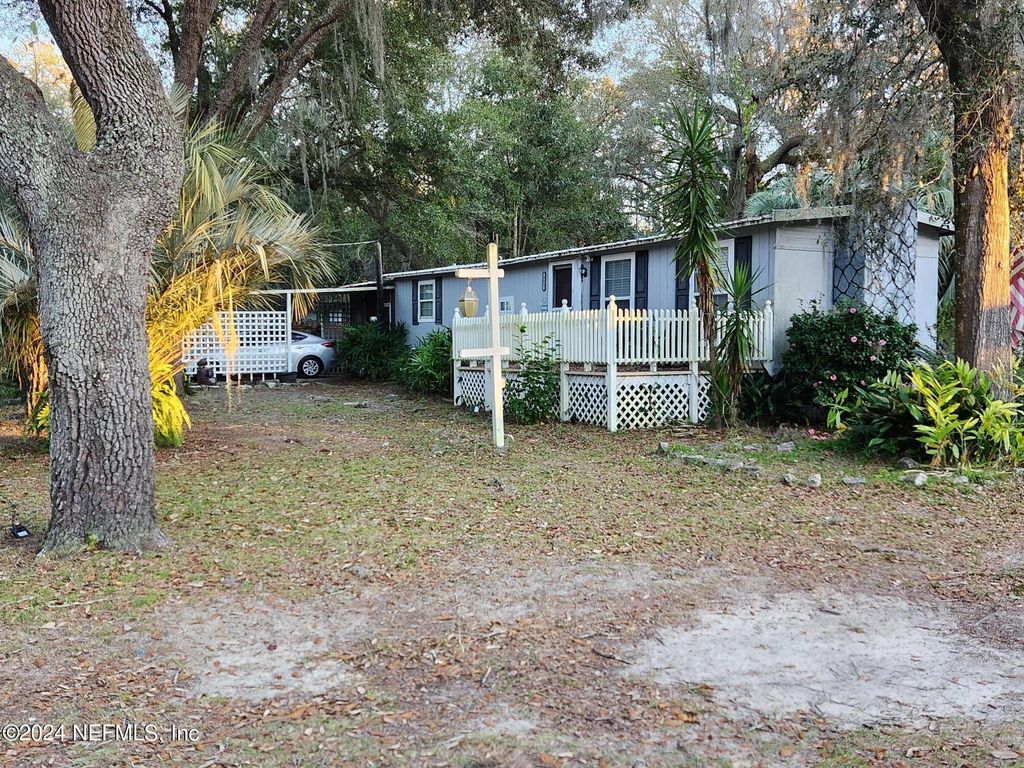 113 DIANA Street, Interlachen, FL 32148 See Est. Value, Schools & More