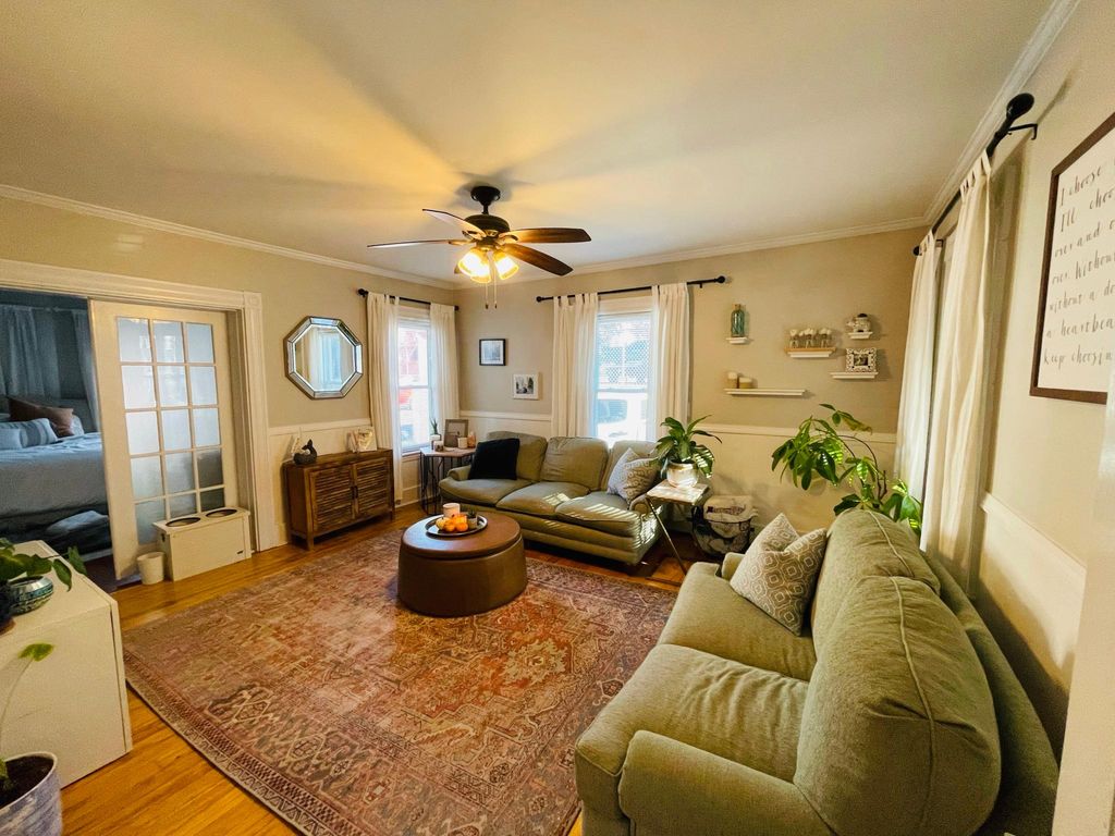 6 Pleasant St, Beverly, MA 01915