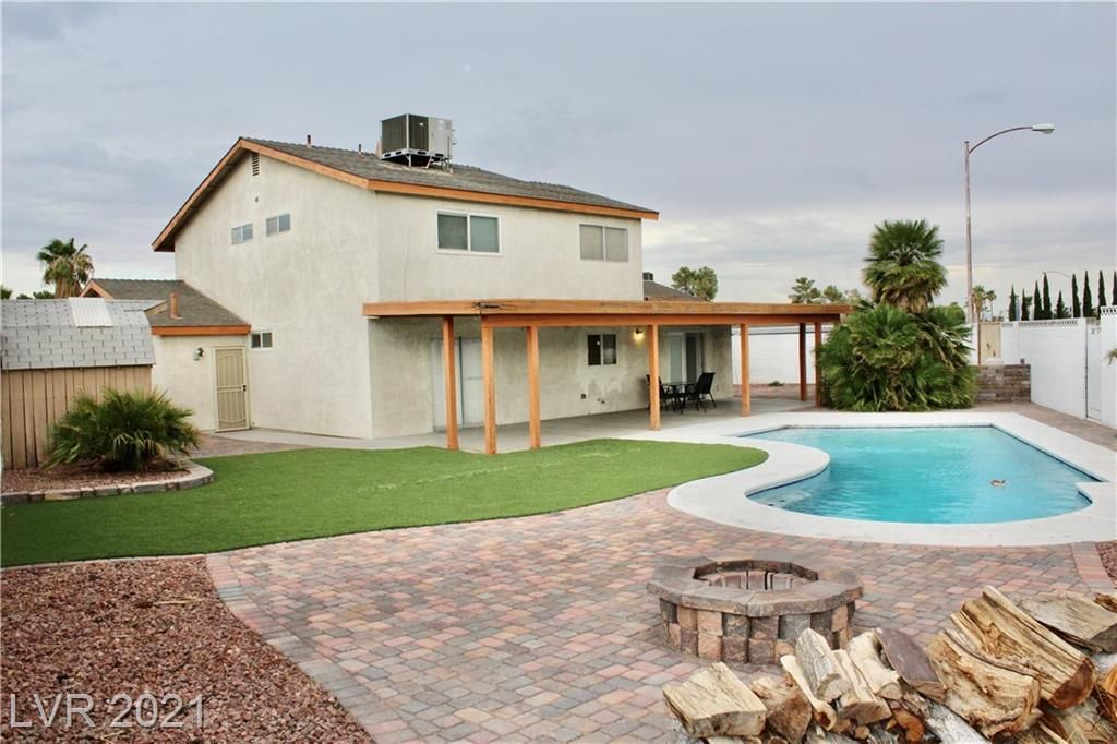 6873 Carrera Dr, Las Vegas, NV 89103