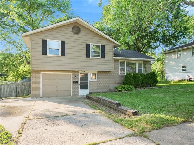 1714 N  Pleasant St, Independence, MO 64050