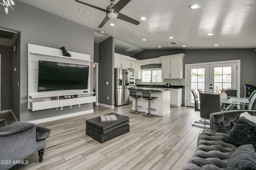 6222 W  Illini St, Phoenix, AZ 85043
