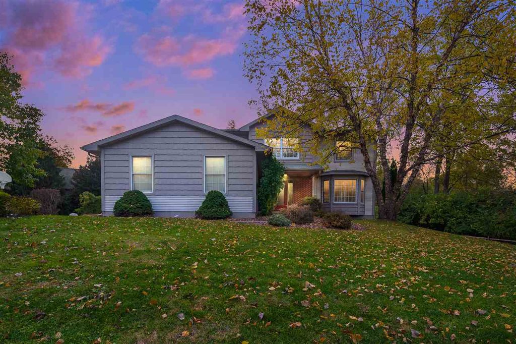 5900 Mary King Dr, Jackson, MI 49201