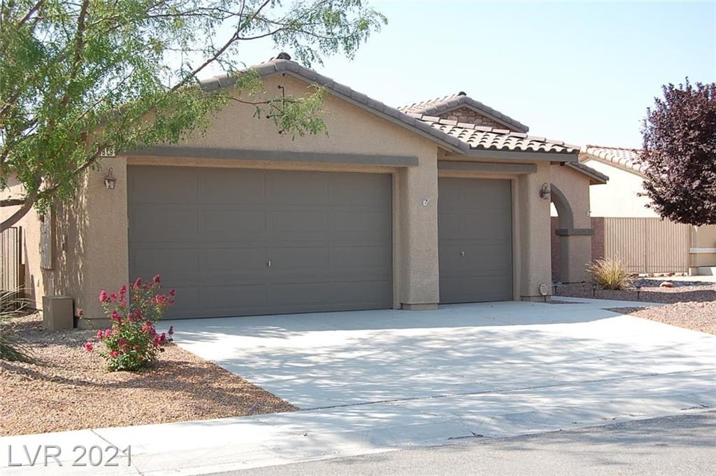 5819 E Badlands Ln, Pahrump, NV 89061