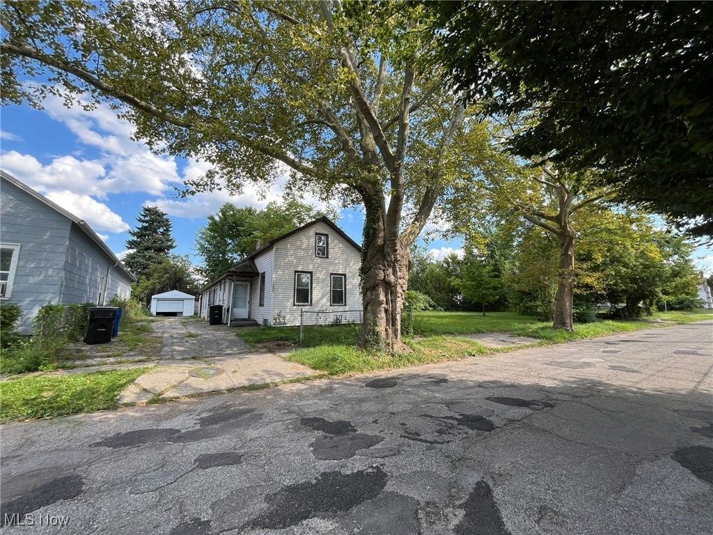 3447 E  70th St, Cleveland, OH 44127