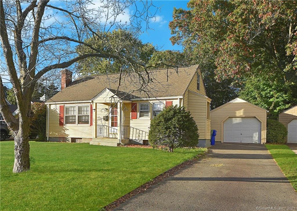 8 Jewell Ave, Cromwell, CT 06416