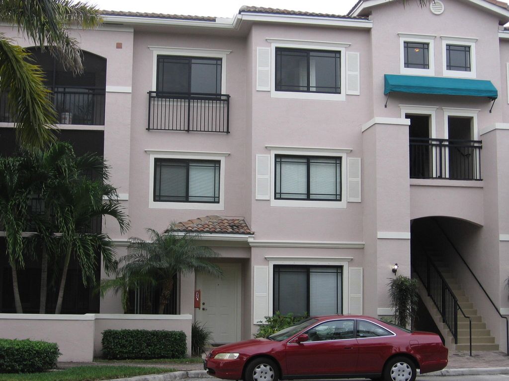 2803 Sarento Pl #301, Palm Beach Gardens, FL 33410