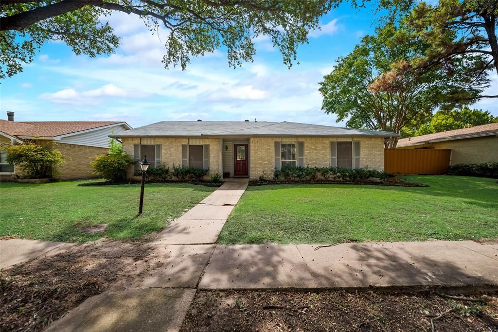 2710 Pinewood Dr, Garland, TX 75044