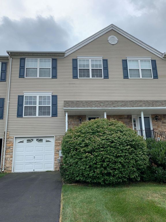 374 Cedar Waxwing Dr, Warrington, PA 18976
