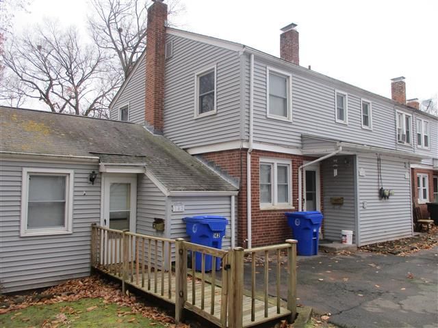 142 Woodlawn Cir, East Hartford, CT 06108