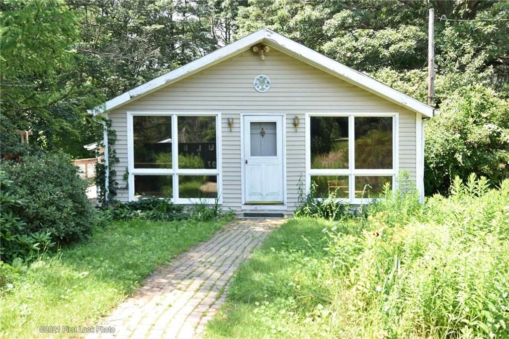 71 Fairview Ave, Hope Valley, RI 02832 MLS 1286126 Trulia