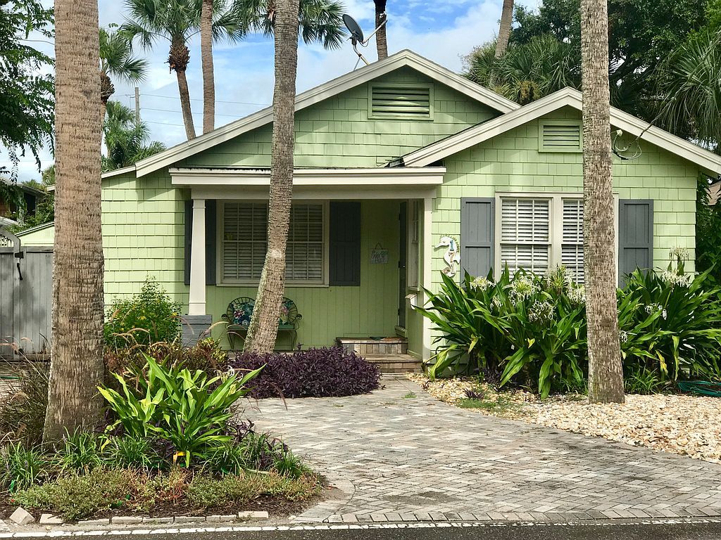 171 E Coast Dr, Atlantic Beach, FL 32233