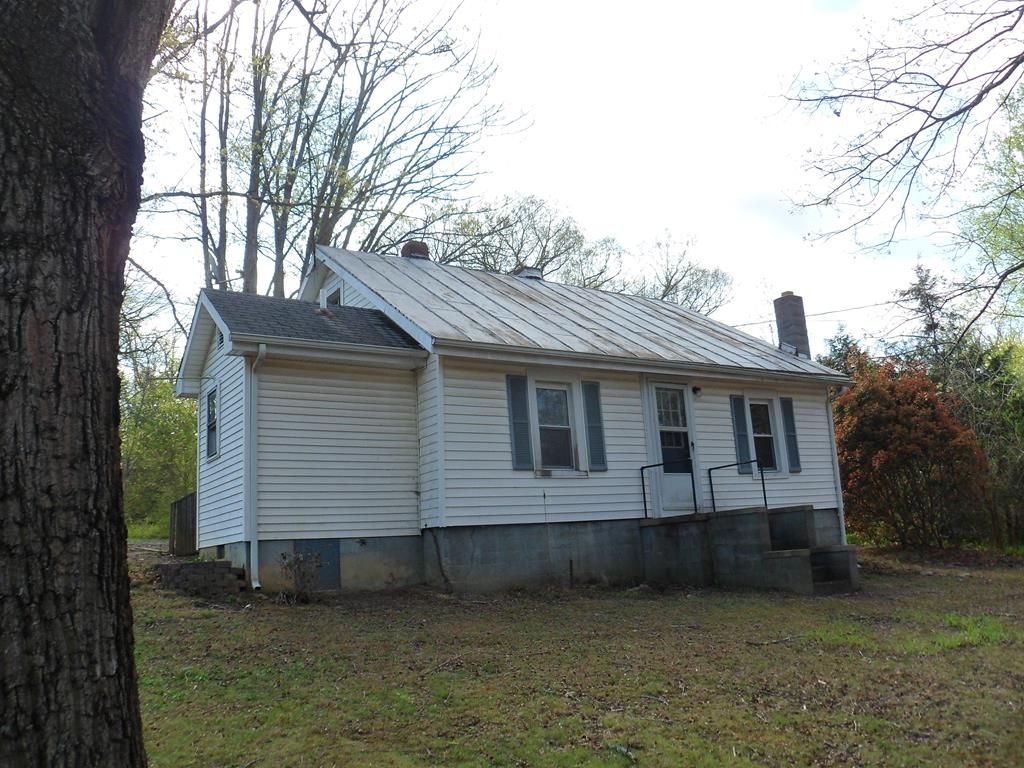 514 Smith Rd, Hurt, VA 2 Bed, 1 Bath SingleFamily Home 20 Photos