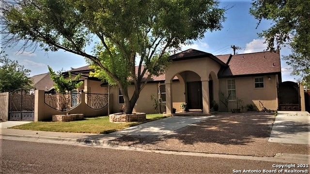 2202 Eskimo Dr, Laredo, TX 78045