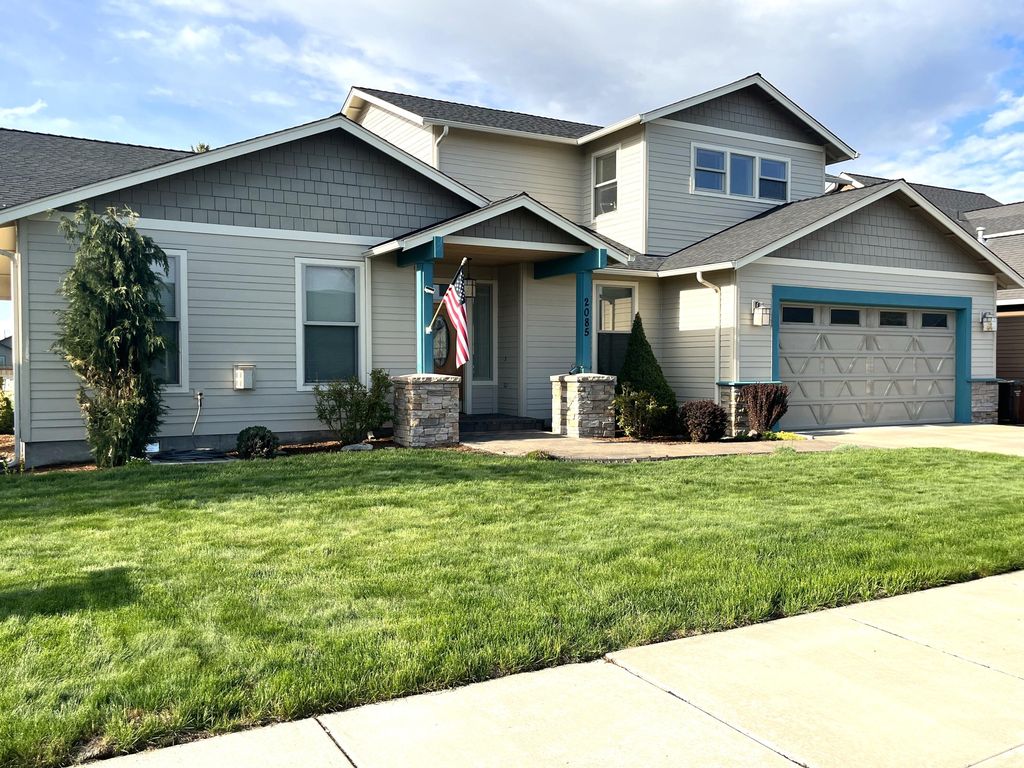 2085 NW Larch Ave, Redmond, OR 97756