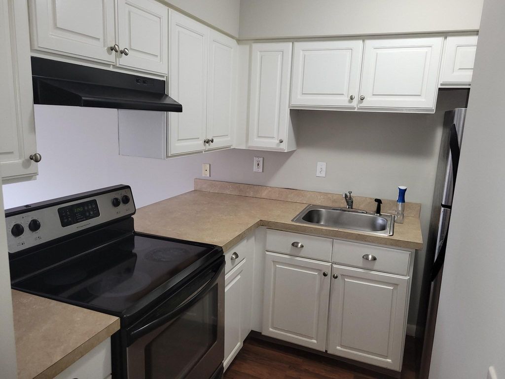 365 Boston Post Rd #102, Milford, CT 06460