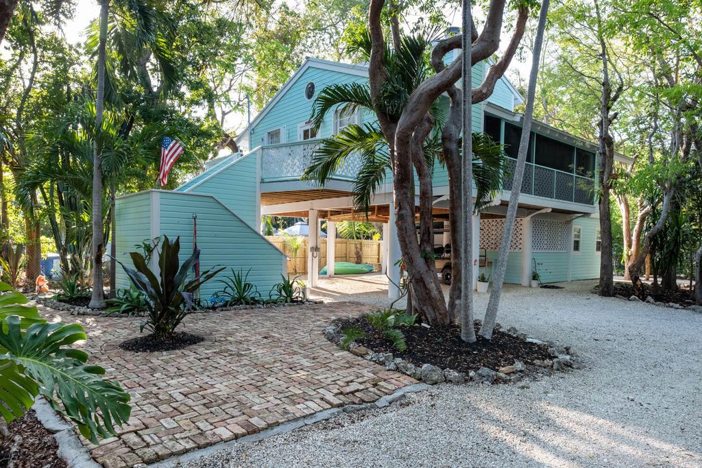71 N Bay Harbor Dr, Key Largo, FL 33037