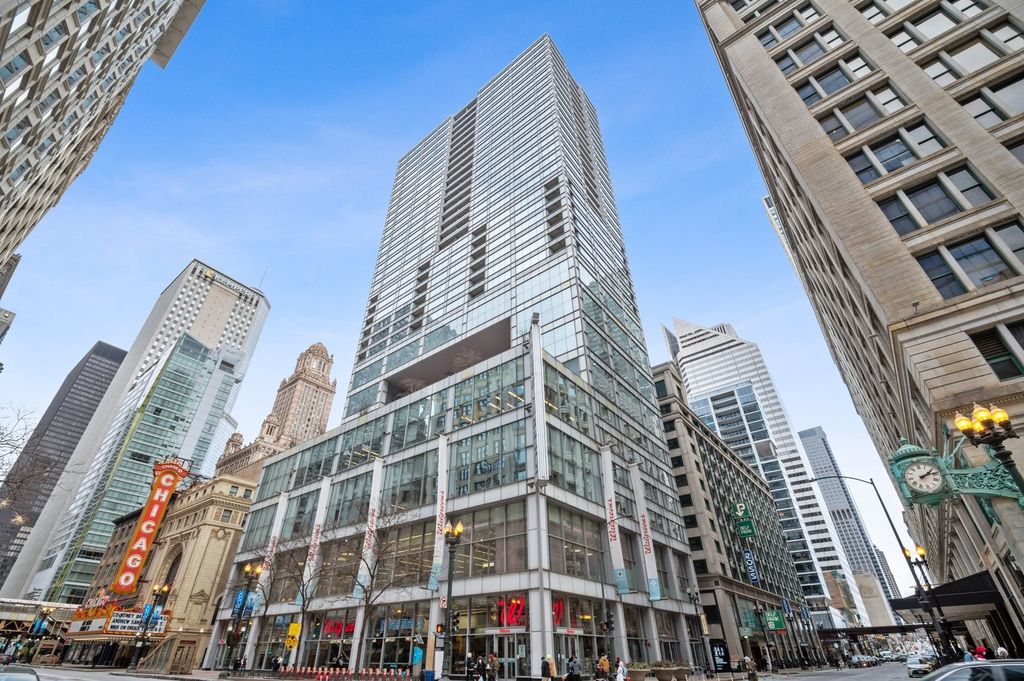 8 Randolph Ave #1401, Chicago, IL 60601