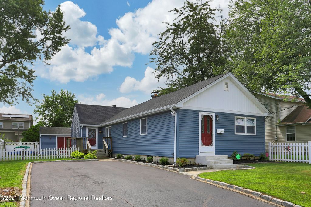 27 Wood Ave, Port Monmouth, NJ 07758