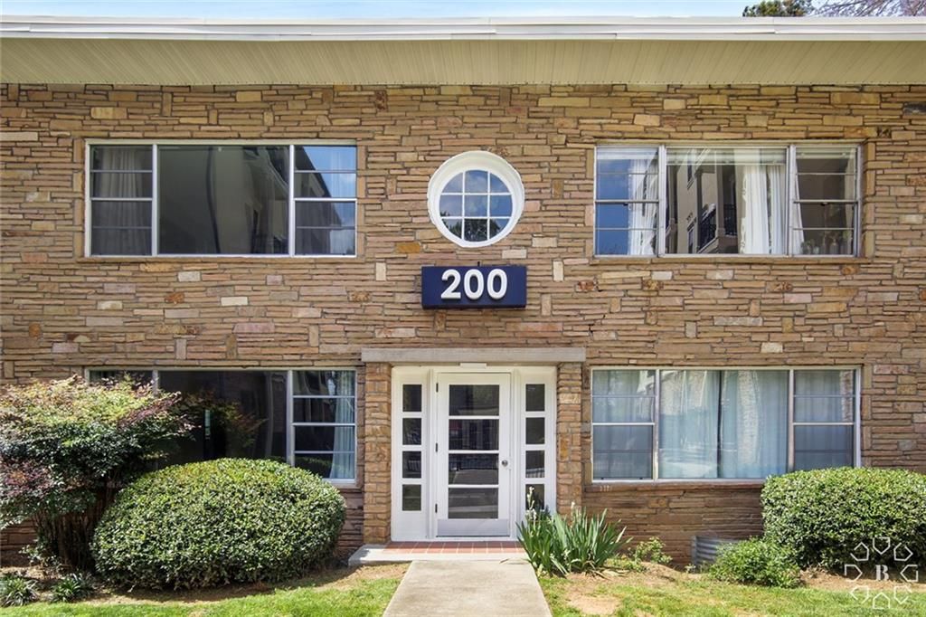 2240 Cheshire Bridge Rd NE 205, Atlanta, GA 30324 2 Bed, 1 Bath