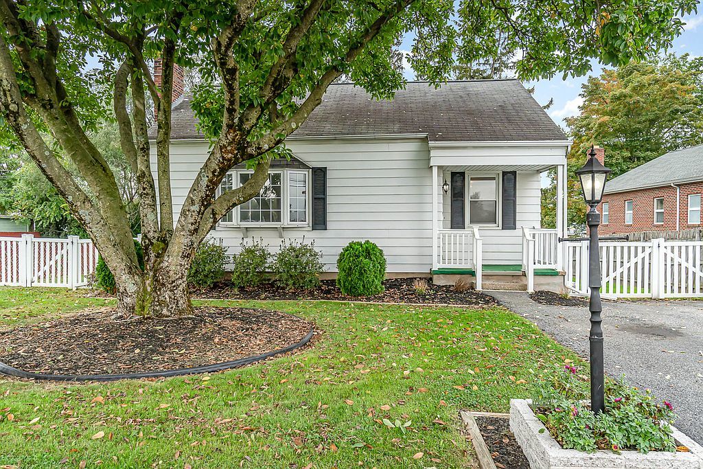 6 S Mountain Rd, Harrisburg, PA 17112