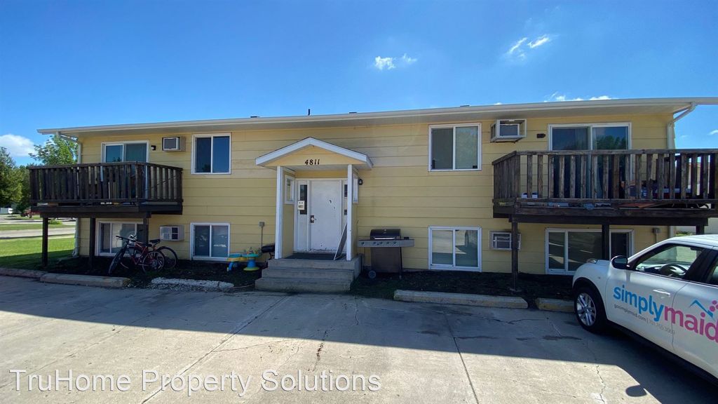 4811 7th Ave N, Grand Forks, ND 58203