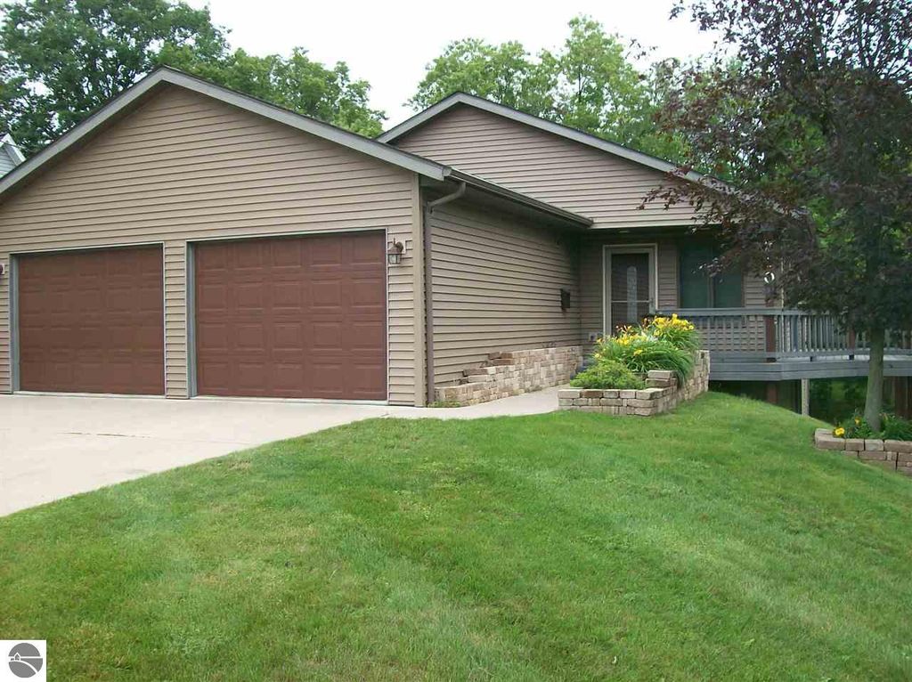 210 N 5th St West Branch Mi 48661 Trulia 210 N 5th St West Branch Mi 48661, West Branch Garage Door