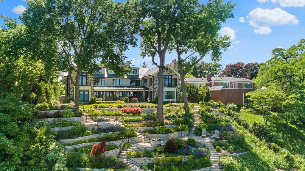 143 Sheridan Rd, Kenilworth, IL 6 Bed, 3.8 Bath SingleFamily Home