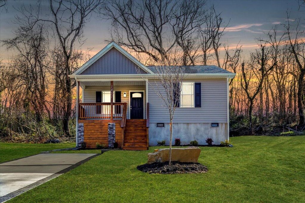 1435 Varnell Ave NE, Roanoke, VA 24012
