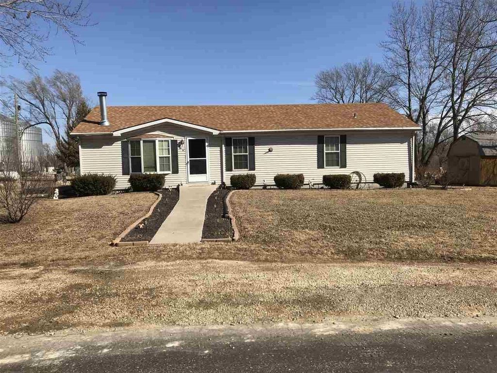 210 S. Michigan St, Leonardville, KS 3 Bed, 2 Bath SingleFamily Home