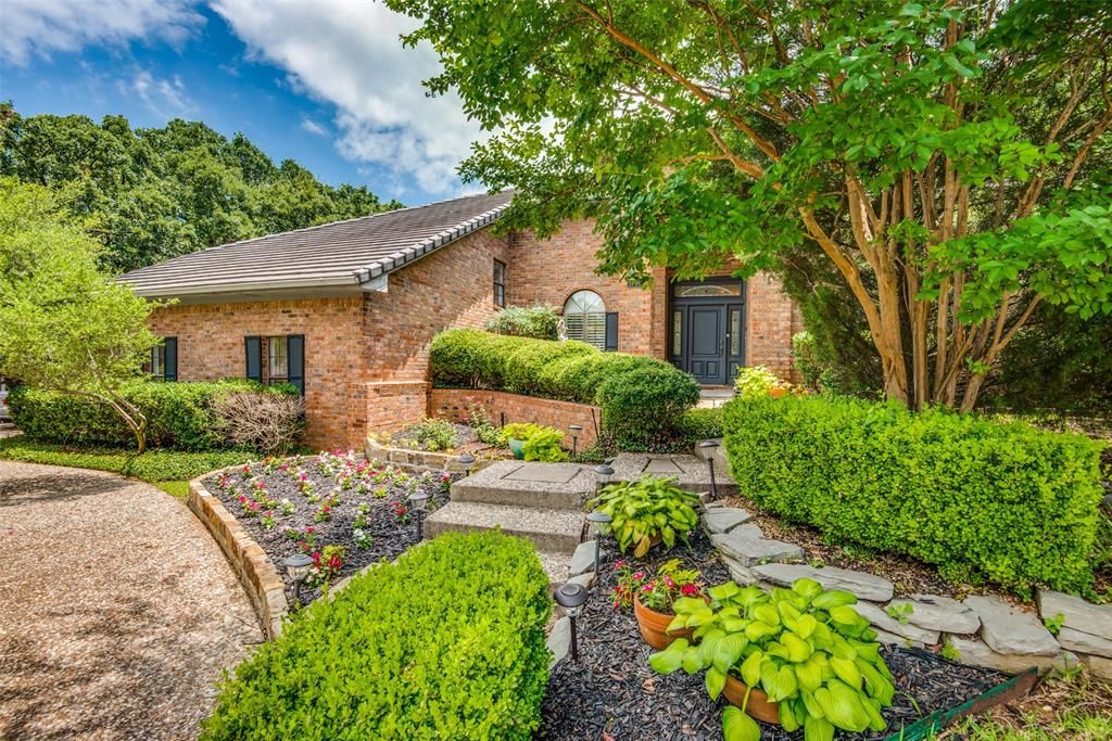 1700 Timber Ridge Cir, Corinth, TX 76210